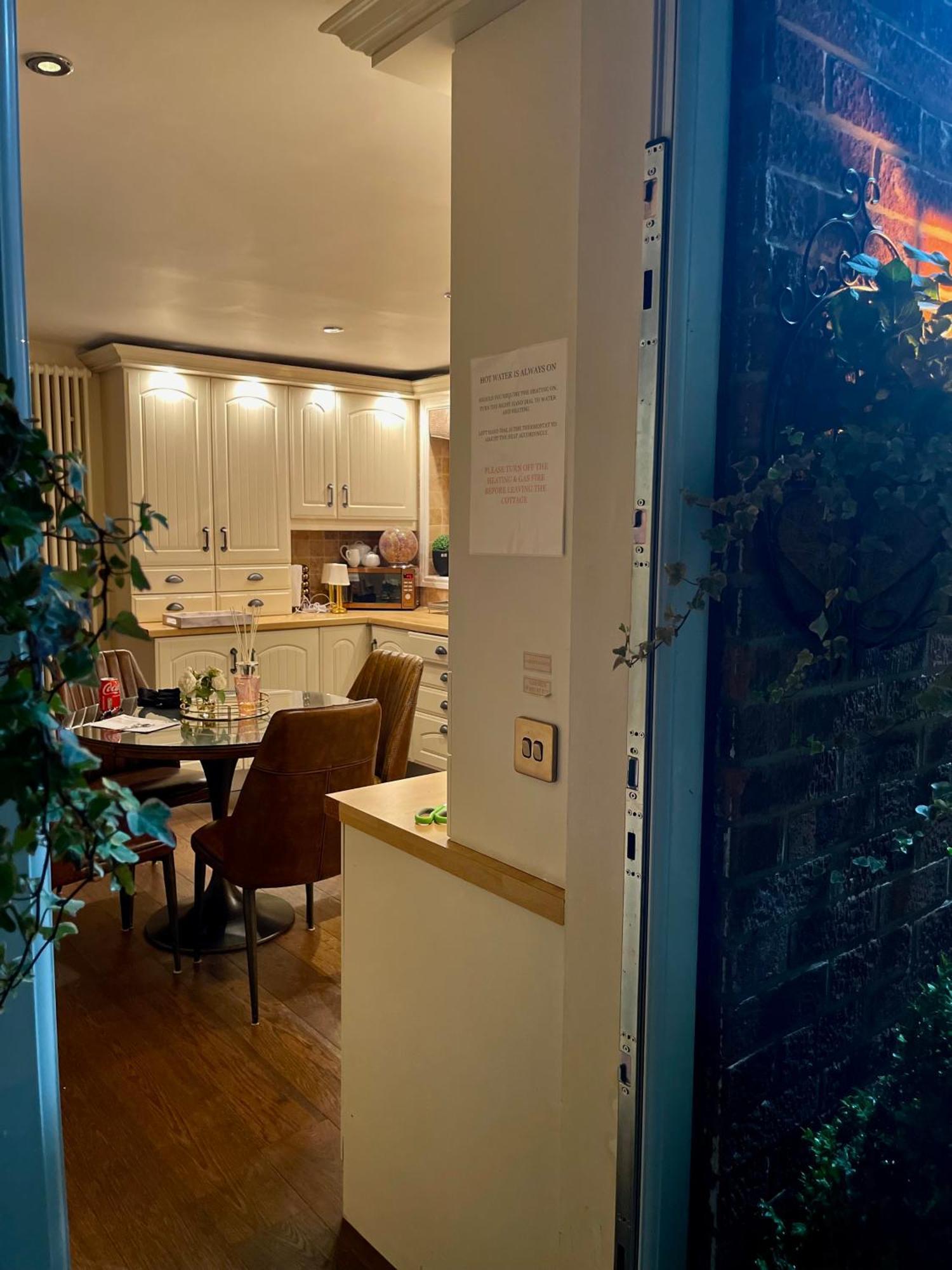 Cosy Cottage Central Bawtry - 2 Bedroom - High End Furnishings 외부 사진